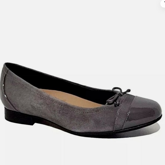 Women's Clarks grey suede Sz 10 - Picture 1 of 1
